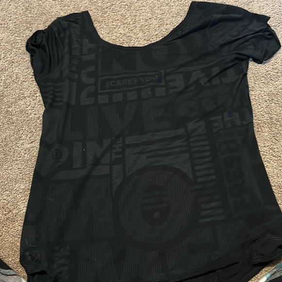 Graphic print lululemon tshirt - Picture 3 of 3